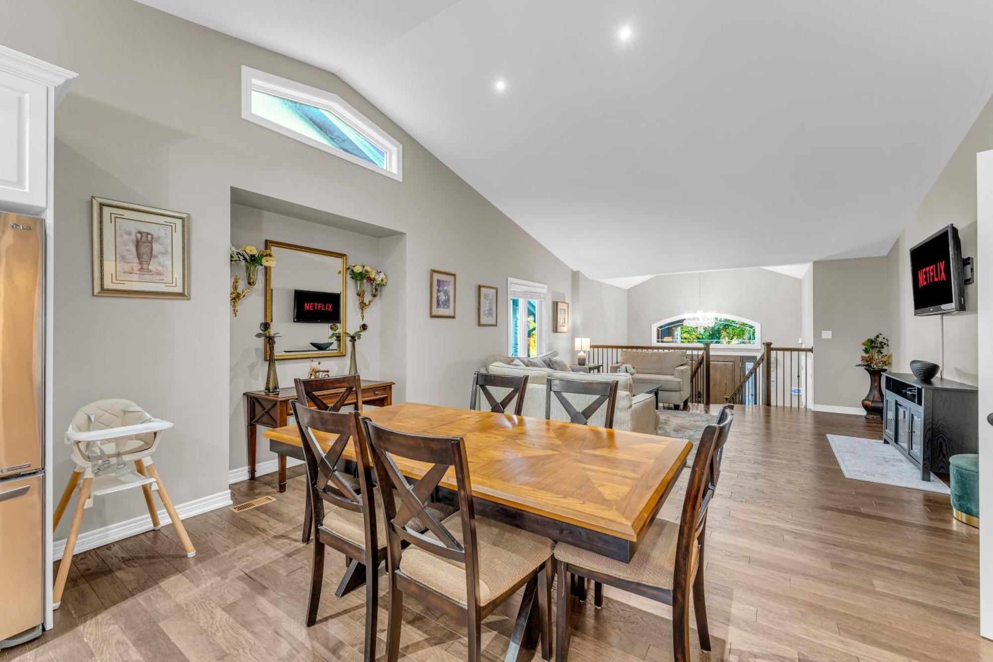 Holiday home Royal Luxury - Mins From Falls With Pool Table