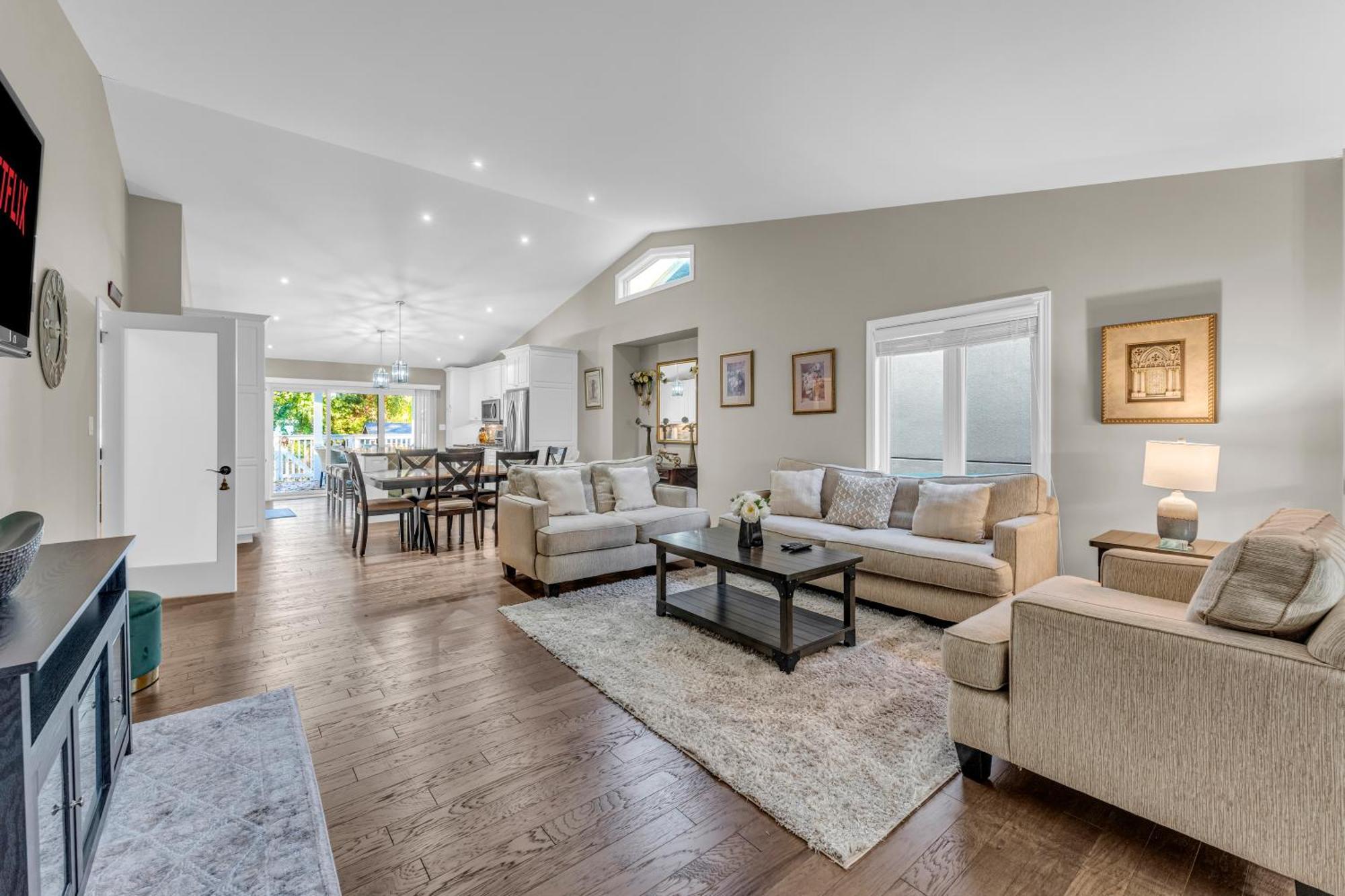Holiday home Royal Luxury - Mins From Falls With Pool Table *