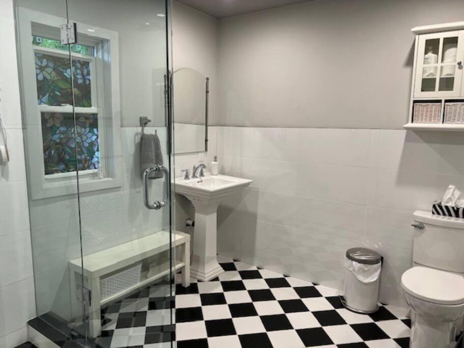 Holiday home Luxury And Comfy Home- Getaway Niagara Falls