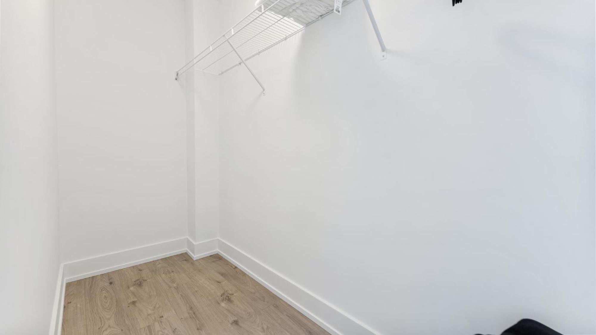 Entire Luxury 4mins To Falls Apartment Niagara Falls