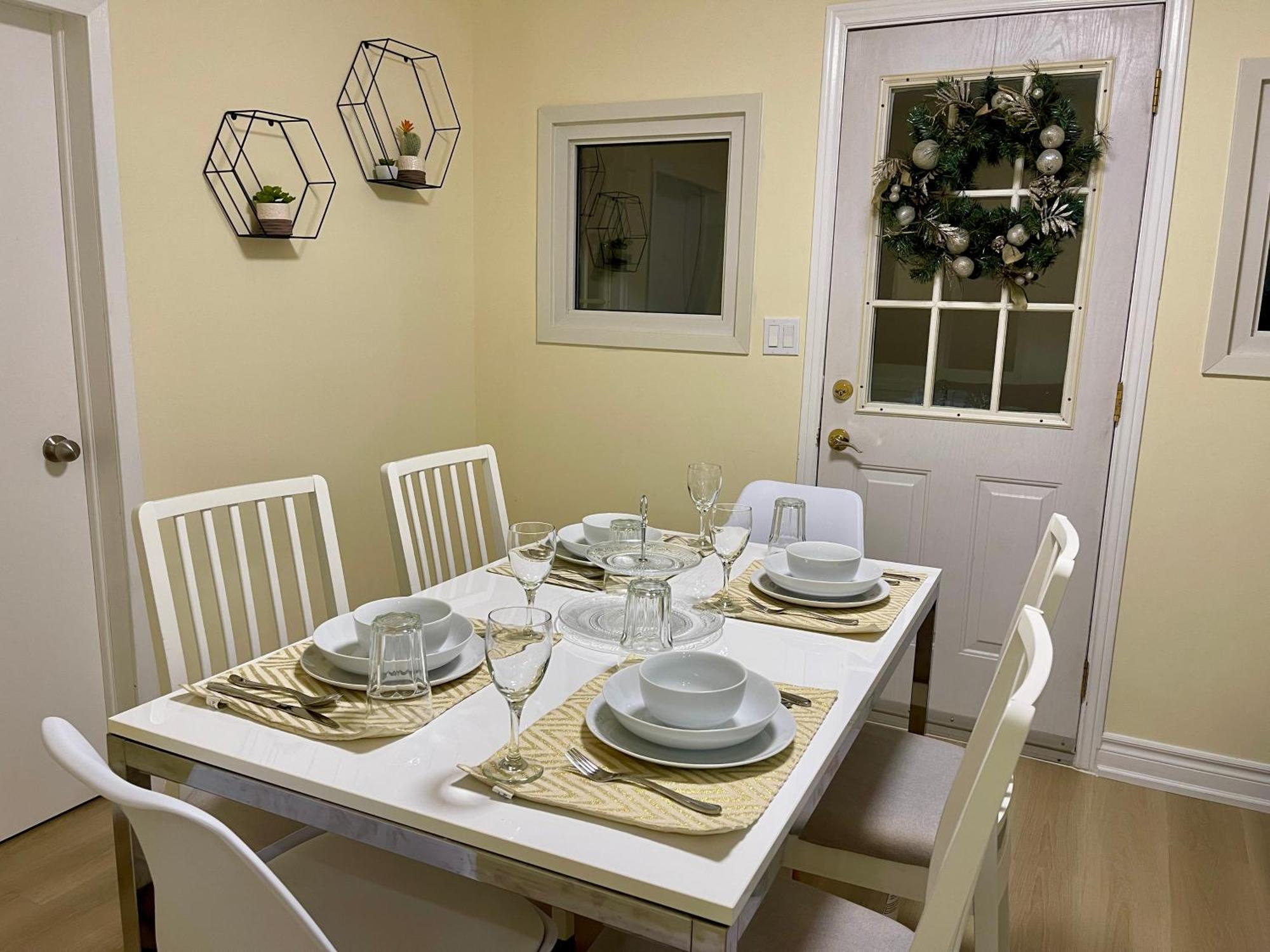 Luxury With King Bed Private Yard Bbq Deck Gazebo-4 Minutes To The Falls * Niagara Falls