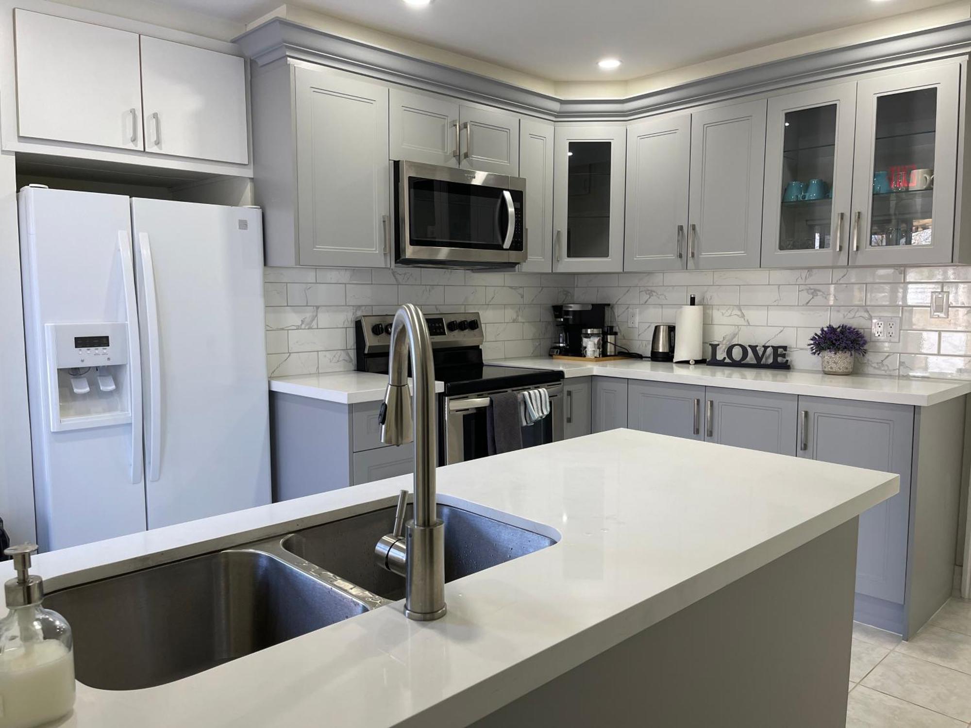 Holiday home Luxury With King Bed Private Yard Bbq Deck Gazebo-4 Minutes To The Falls