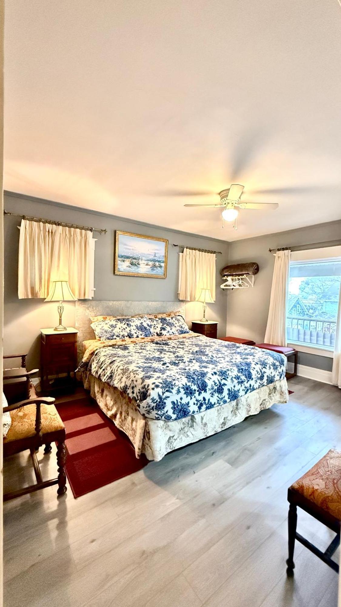 Two Bedrooms Unit With Jacuzzi And Great View * Niagara Falls