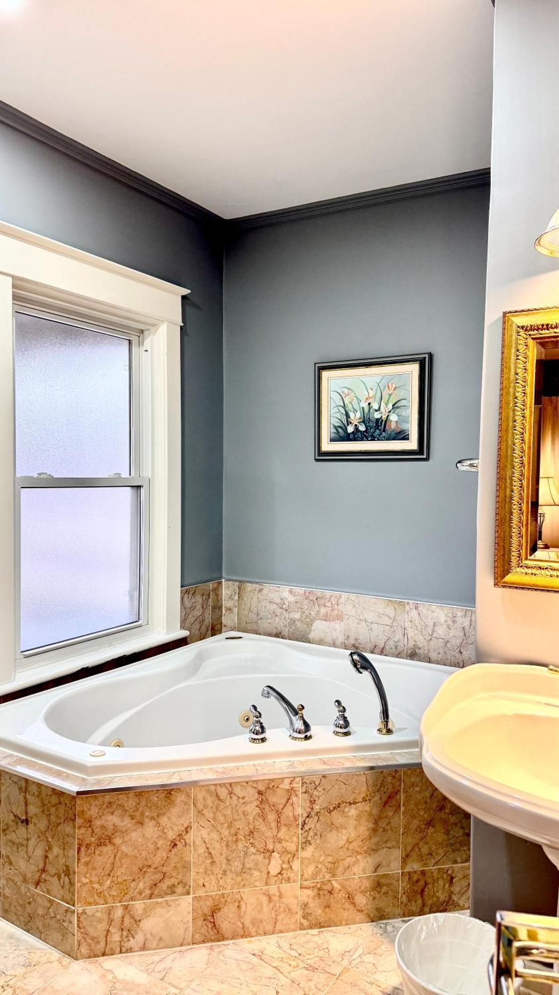 Holiday home Two Bedrooms Unit With Jacuzzi And Great View Niagara Falls