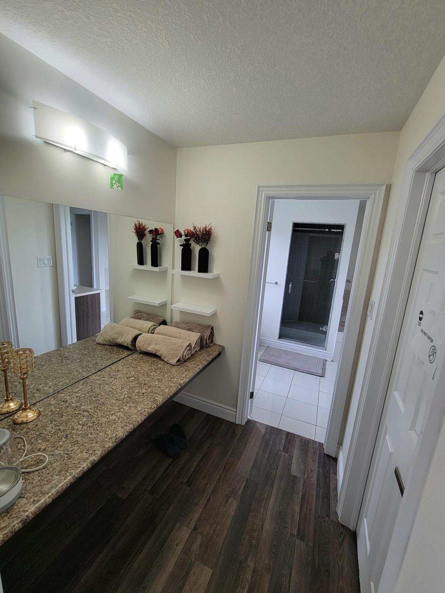 Beautiful Family - Master Bedroom Homestay Niagara Falls