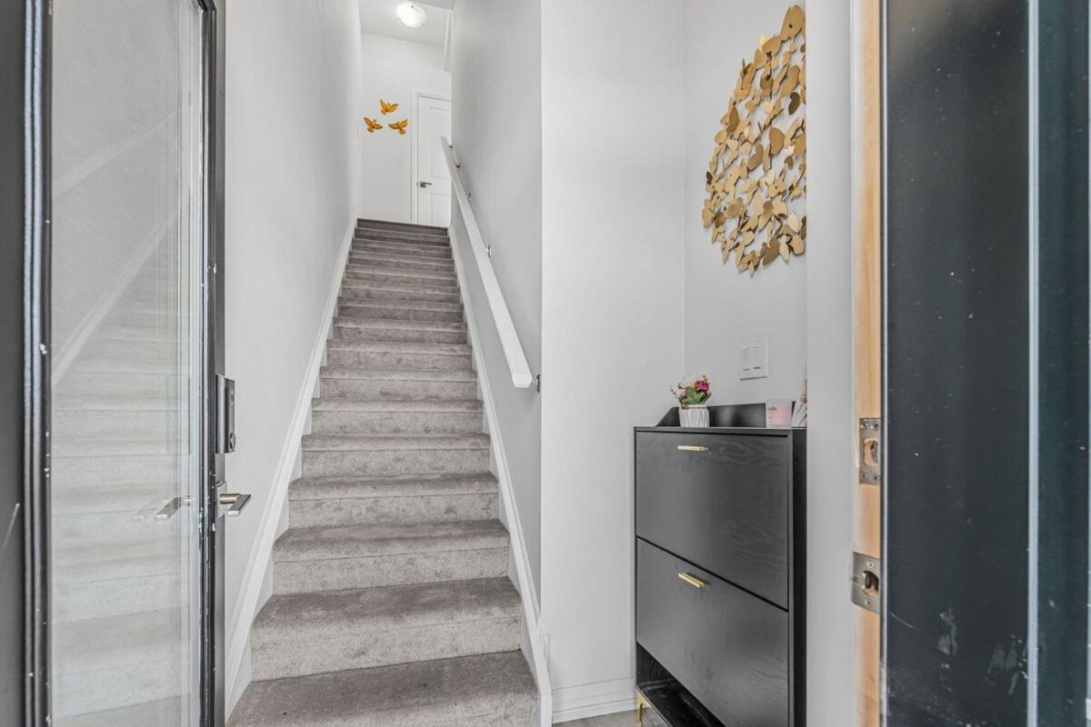 Luxury Designer Penthouse With Rooftop And Parking! Niagara Falls