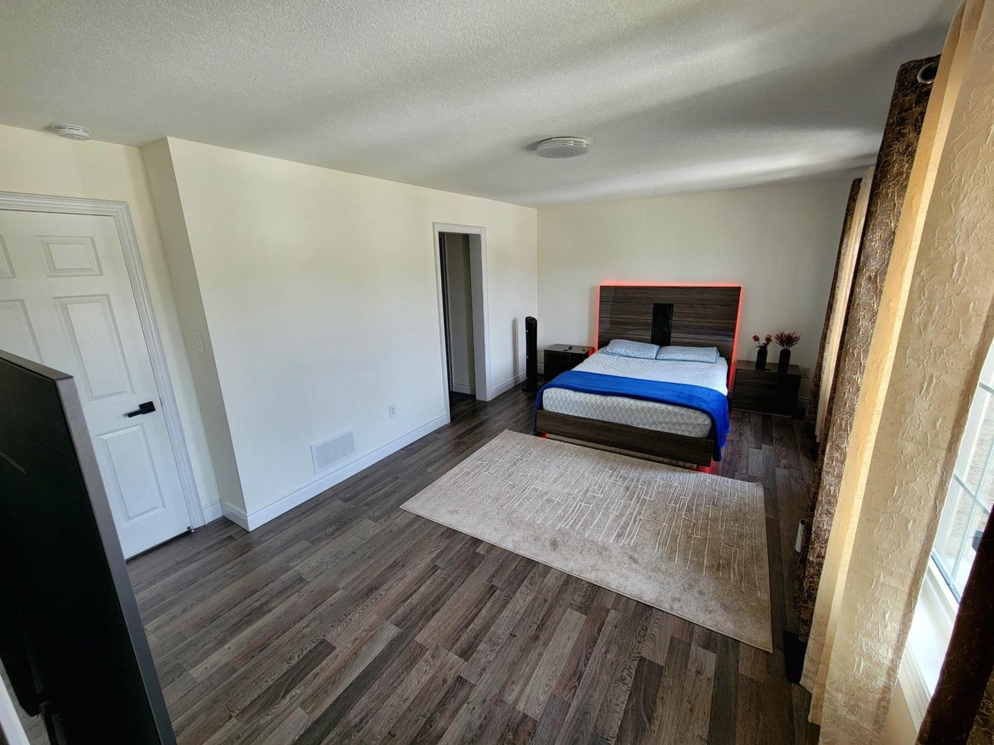 Luxury - Master Bedroom Homestay
