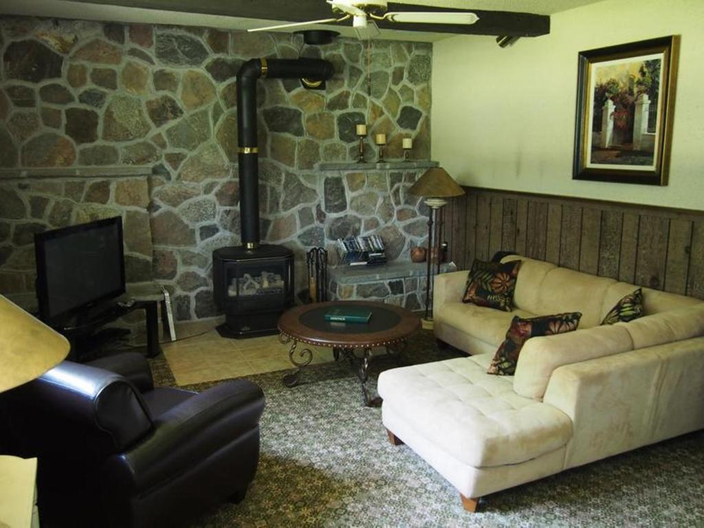 Bed & Breakfast Chalet On The Lake 4*