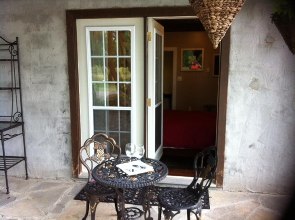 Bed & Breakfast Chalet On The Lake 4*