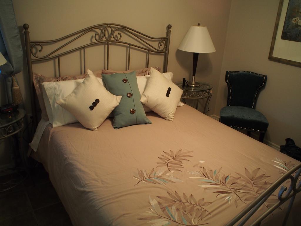 Bed & Breakfast Chalet On The Lake 4*