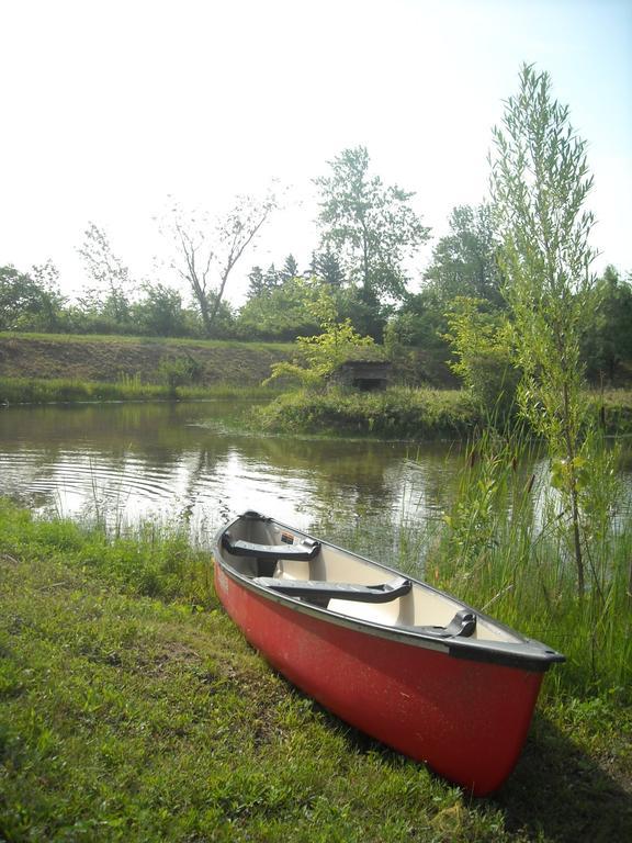 Bed & Breakfast Chalet On The Lake 4*