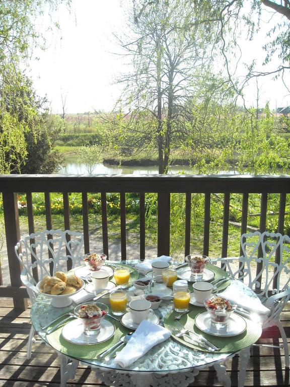 Bed & Breakfast Chalet On The Lake