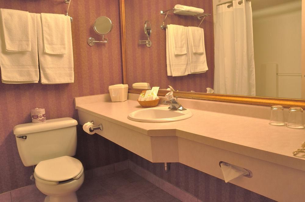 Peninsula Hotel 3*