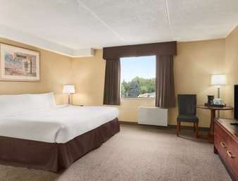 Days By Wyndham Fallsview Hotel 3*
