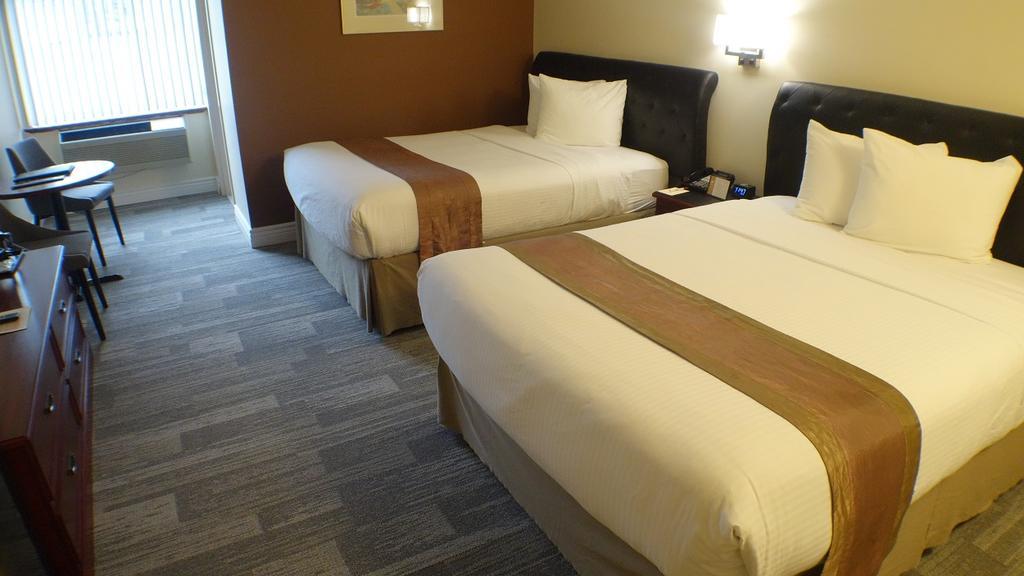 Hotel Peninsula 3*