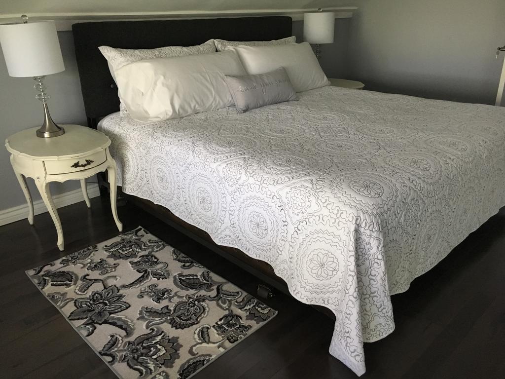 Bed & Breakfast Chalet On The Lake Niagara Falls