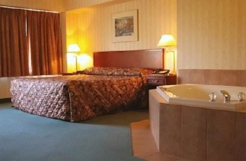 Peninsula 3*
