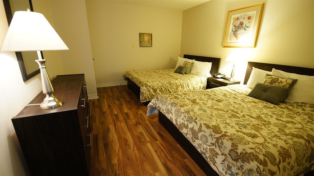 Peninsula Hotel 3*