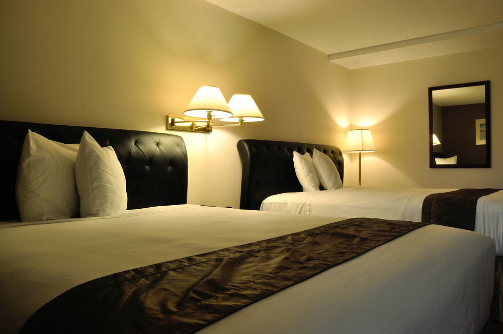 Peninsula Hotel 3*