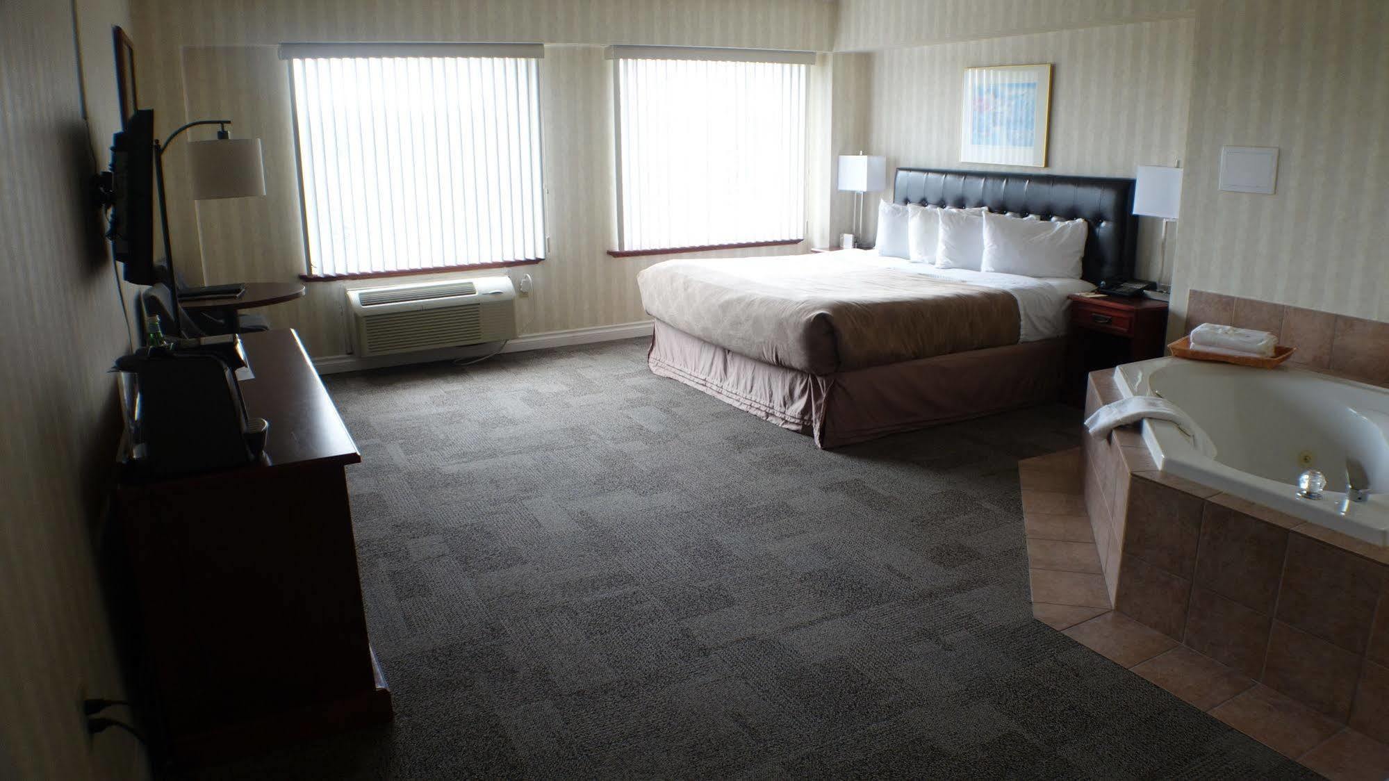 Hotel Peninsula Niagara Falls