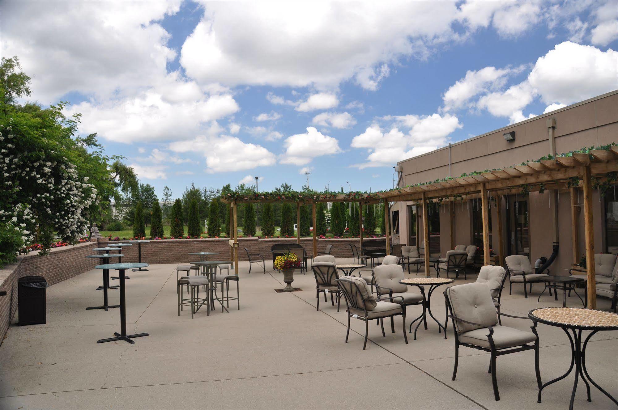 Peninsula Hotel Niagara Falls