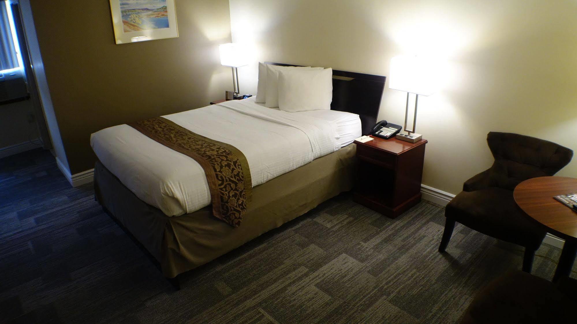 Hotel Peninsula 3*