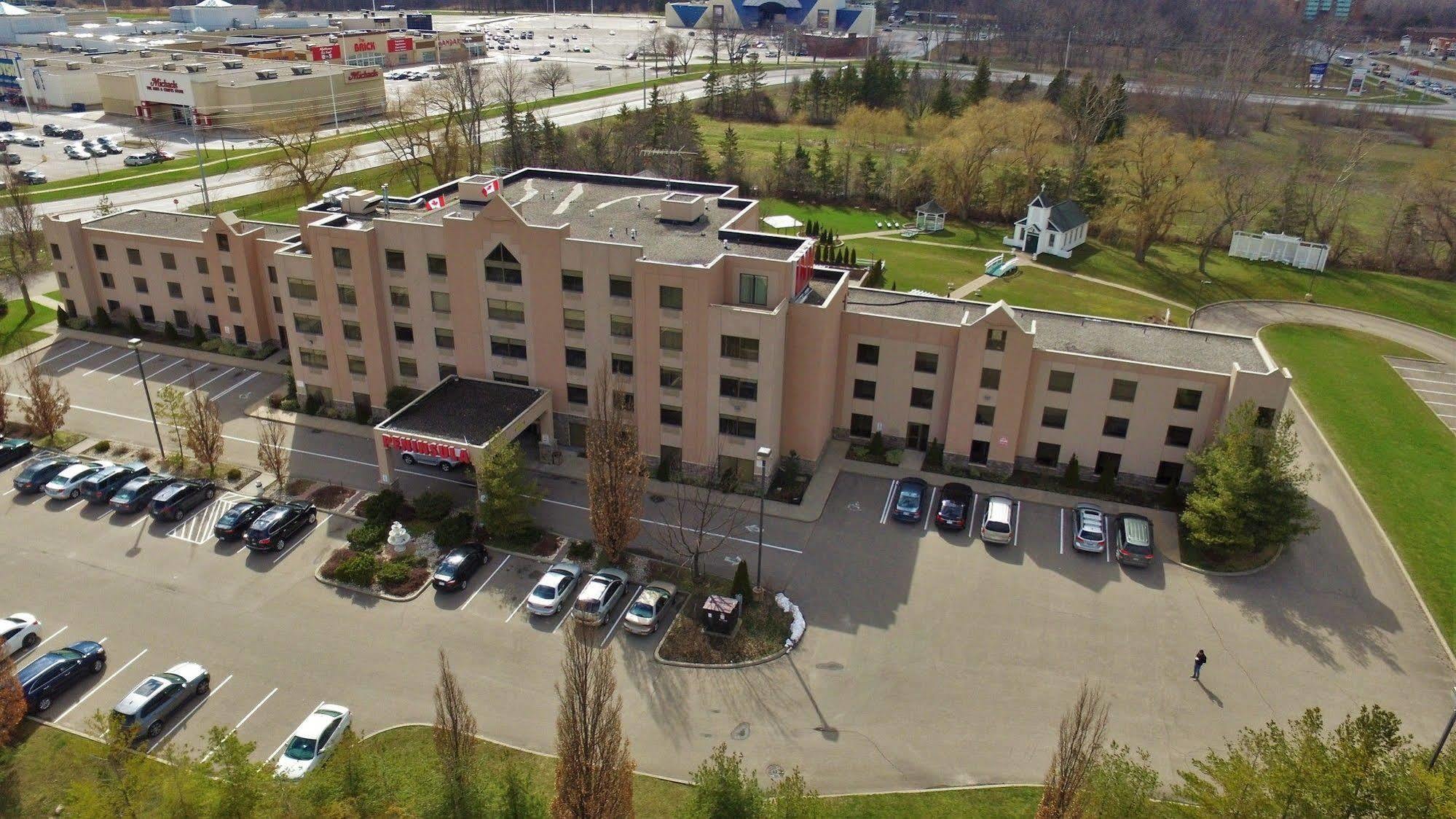 Hotel Peninsula Niagara Falls