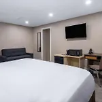 Super 8 By Wyndham Niagara Falls On