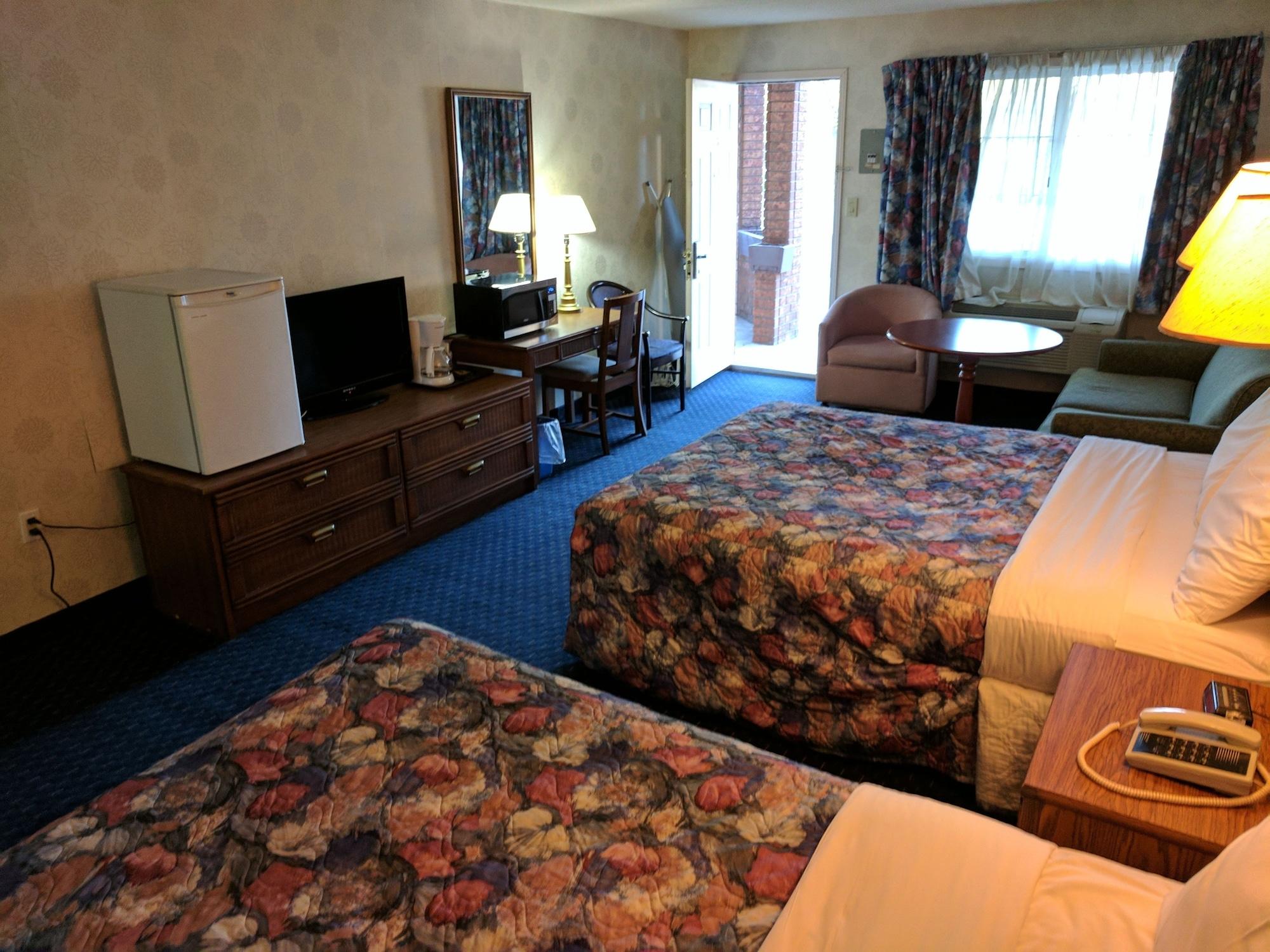 Travelodge By Wyndham Lundys Lane Hotel 3*