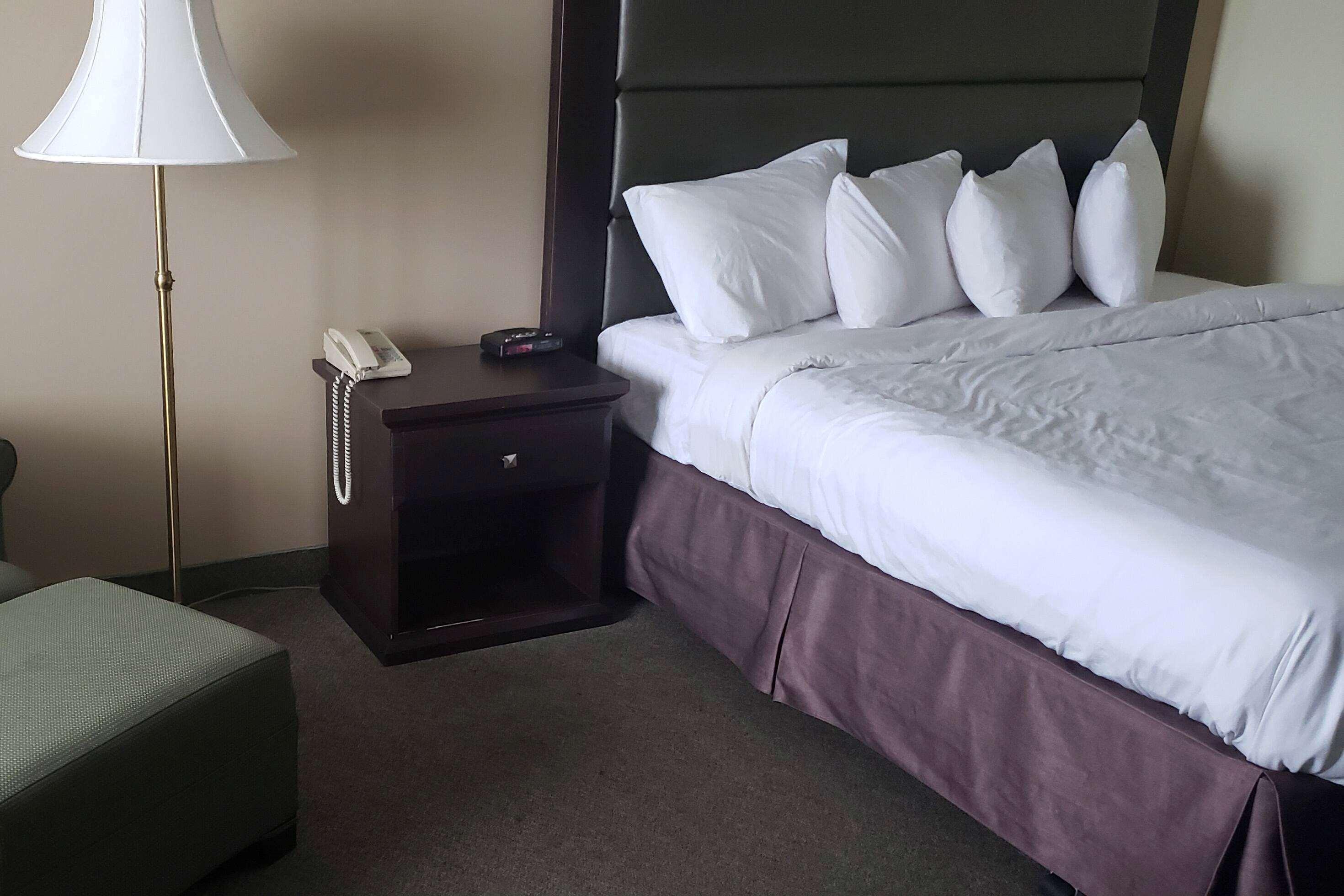 Super 8 By Wyndham By The Falls
