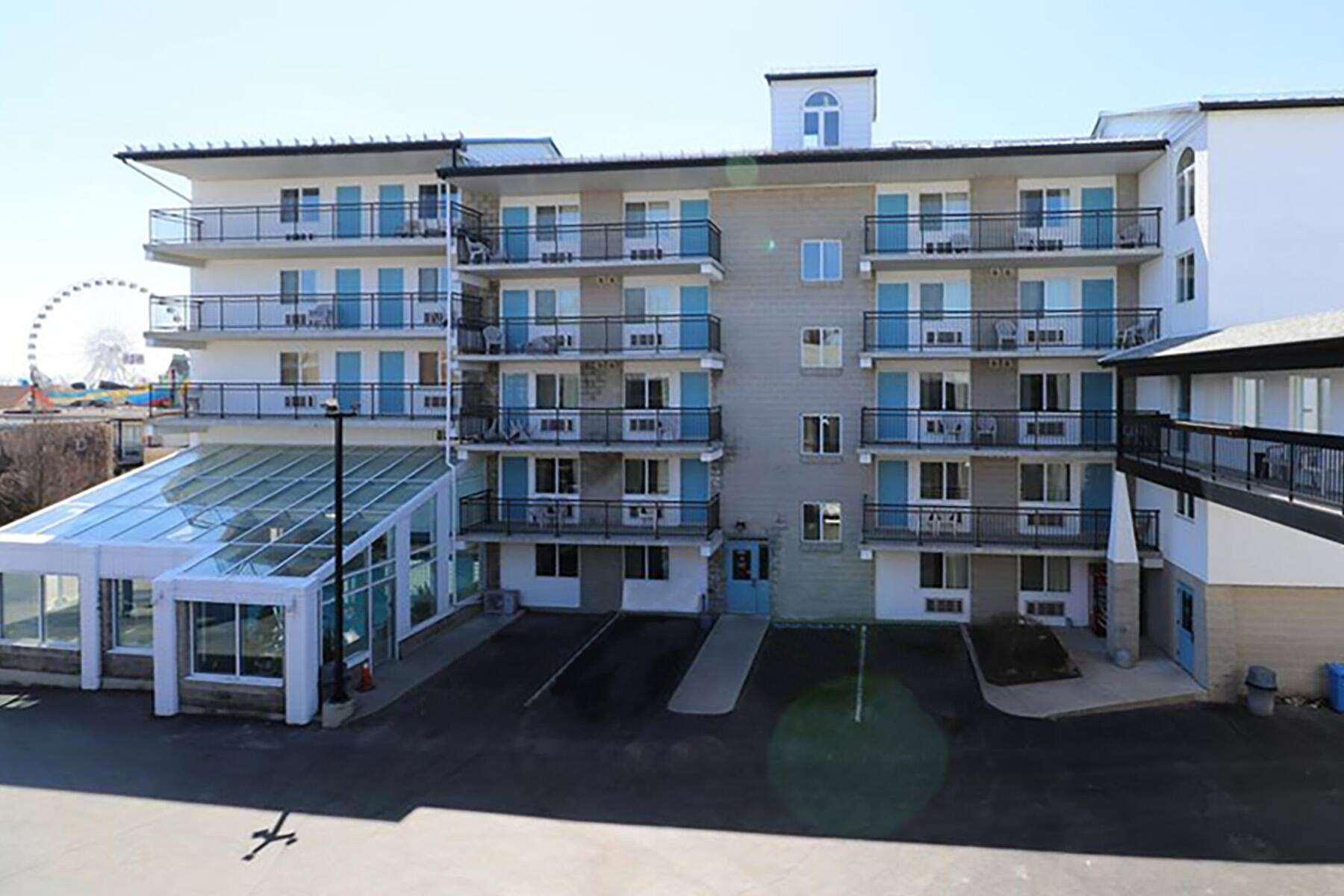 Hotel Super 8 By Wyndham By The Falls 2*