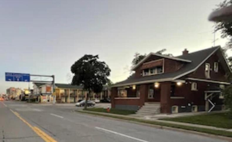 Homestay Clifton Hill Getaway: Spacious Kitchen Near Falls & Casino