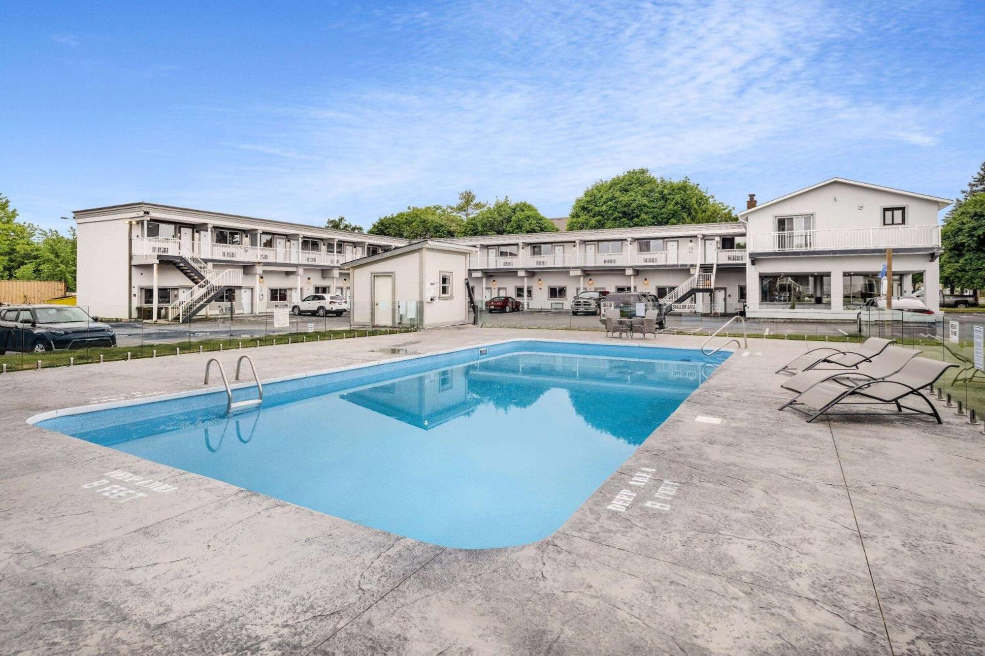 Super 8 By Wyndham On