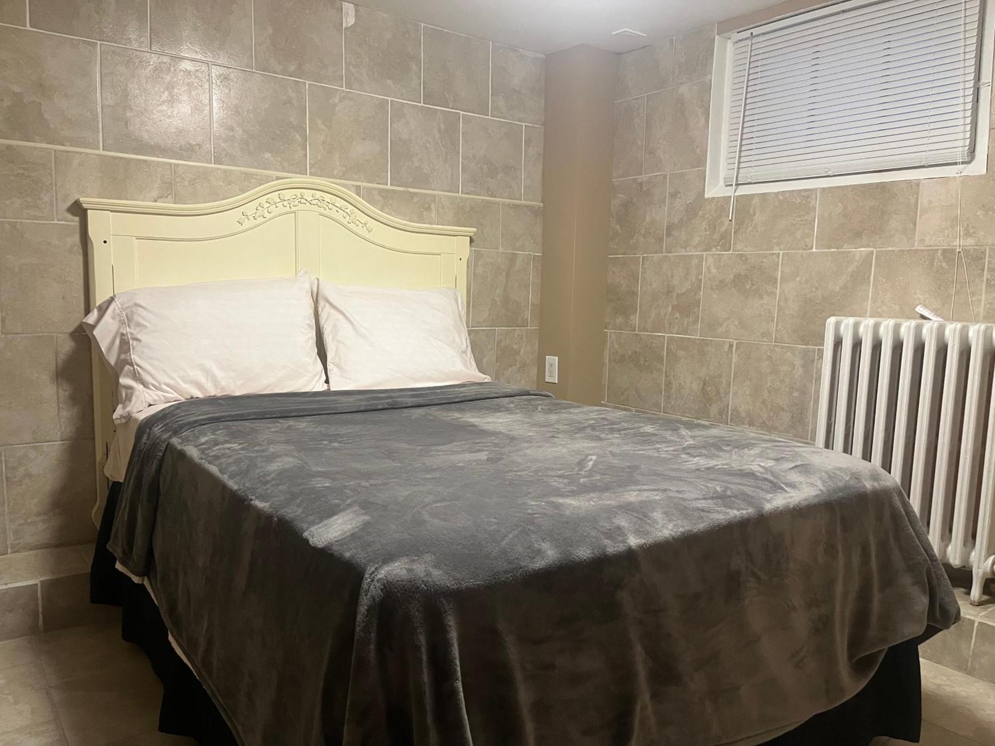 Clifton Hill Getaway: Spacious Kitchen Near Falls & Casino * Niagara Falls