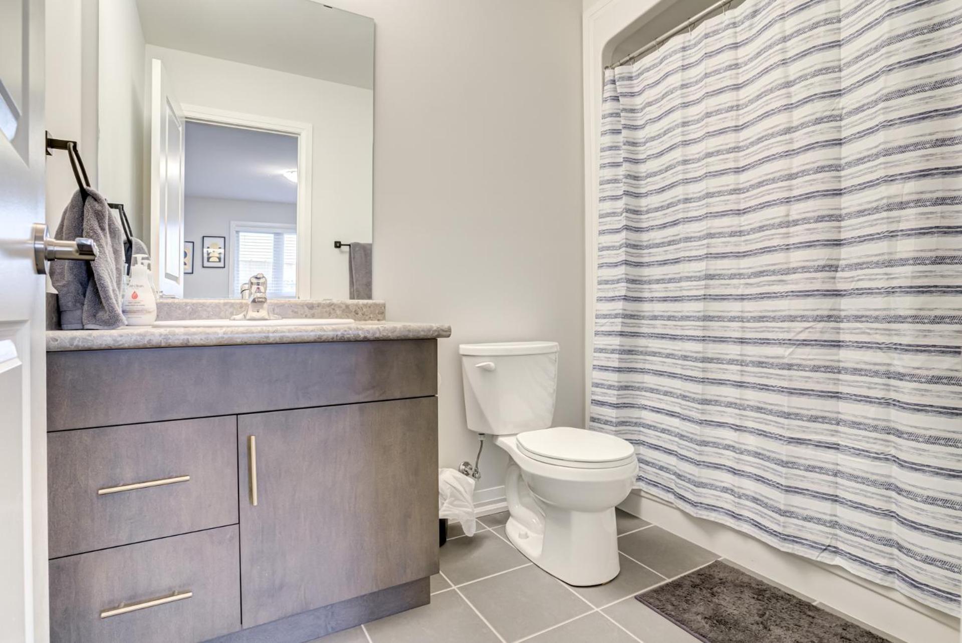 Niagara Falls Luxury Living - 8 Guest House * Niagara Falls