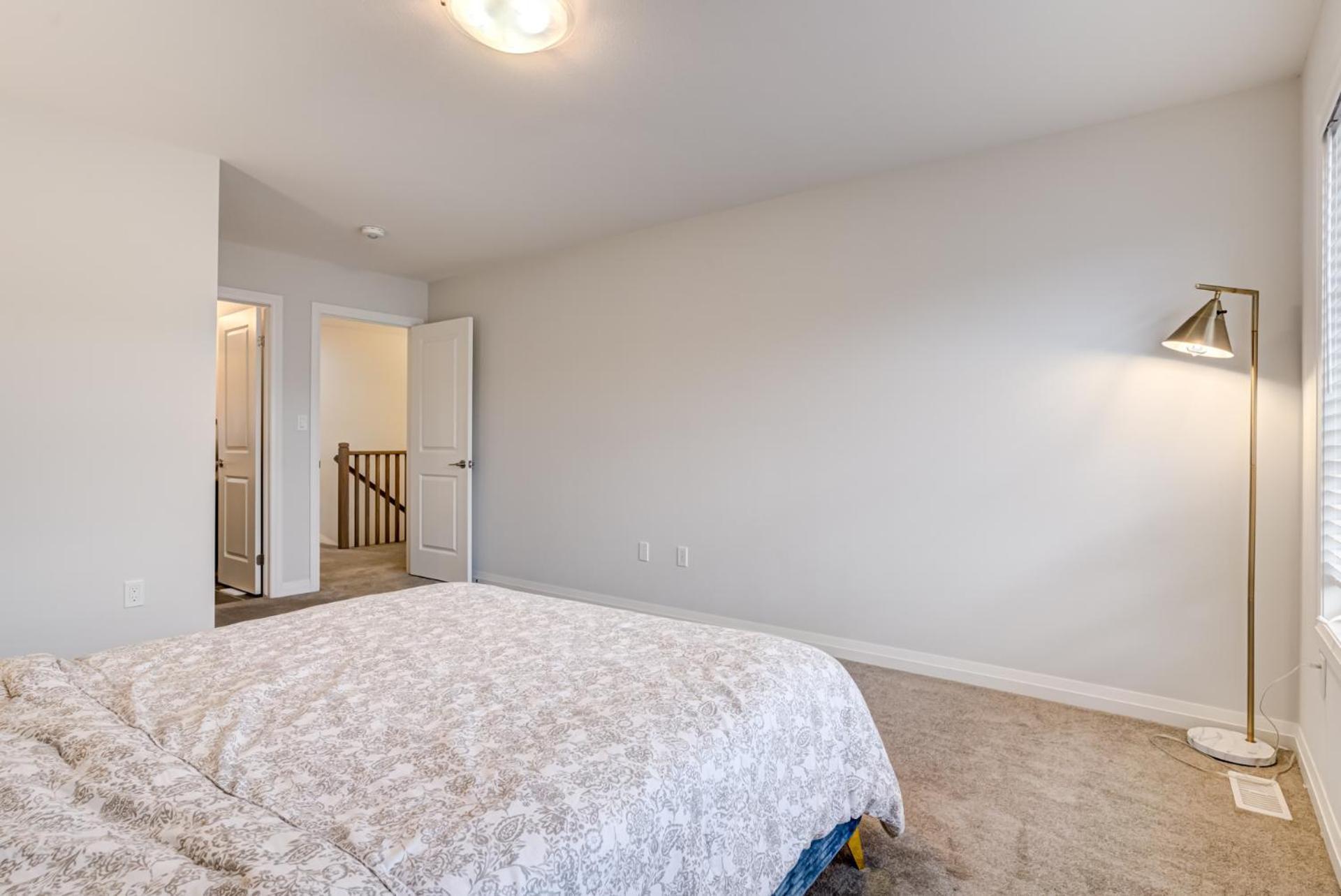 Niagara Falls Luxury Living - 8 Guest House *