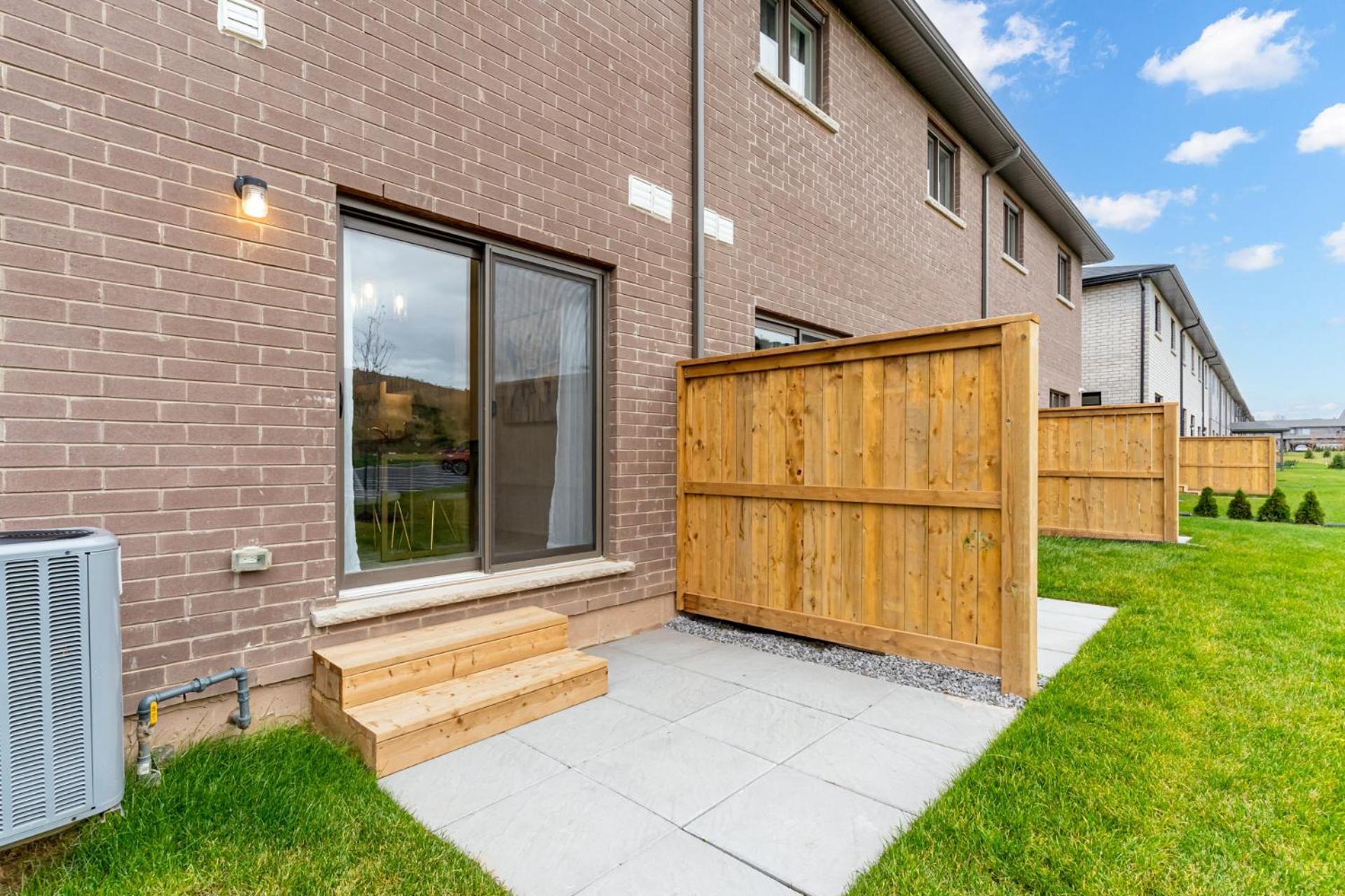 Niagara Falls Luxury Living - 8 Guest House Holiday home