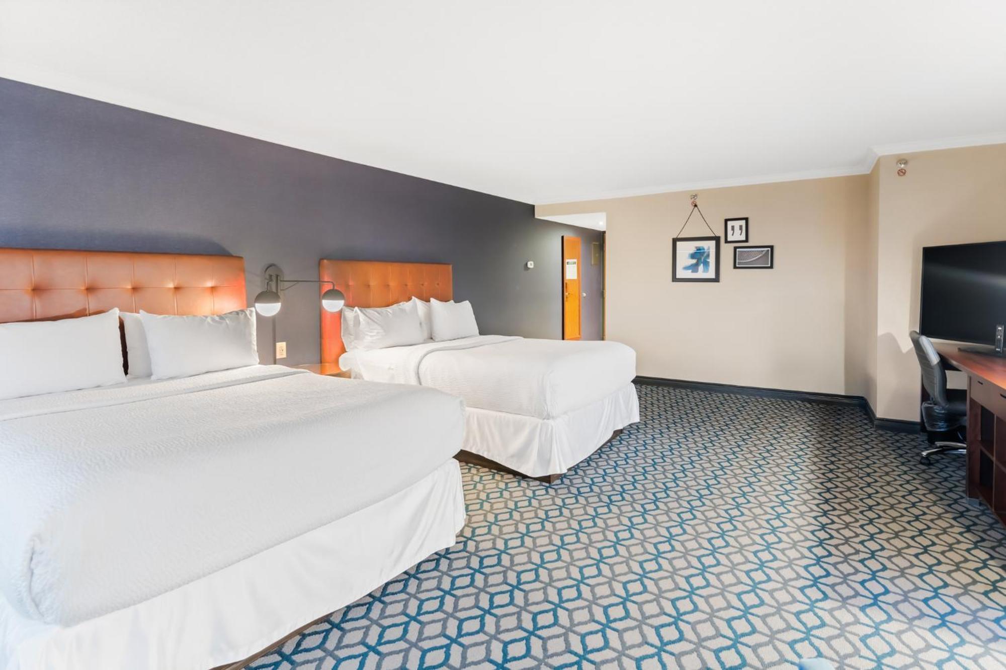 Hotel Wyndham Grand Fallsview 4*