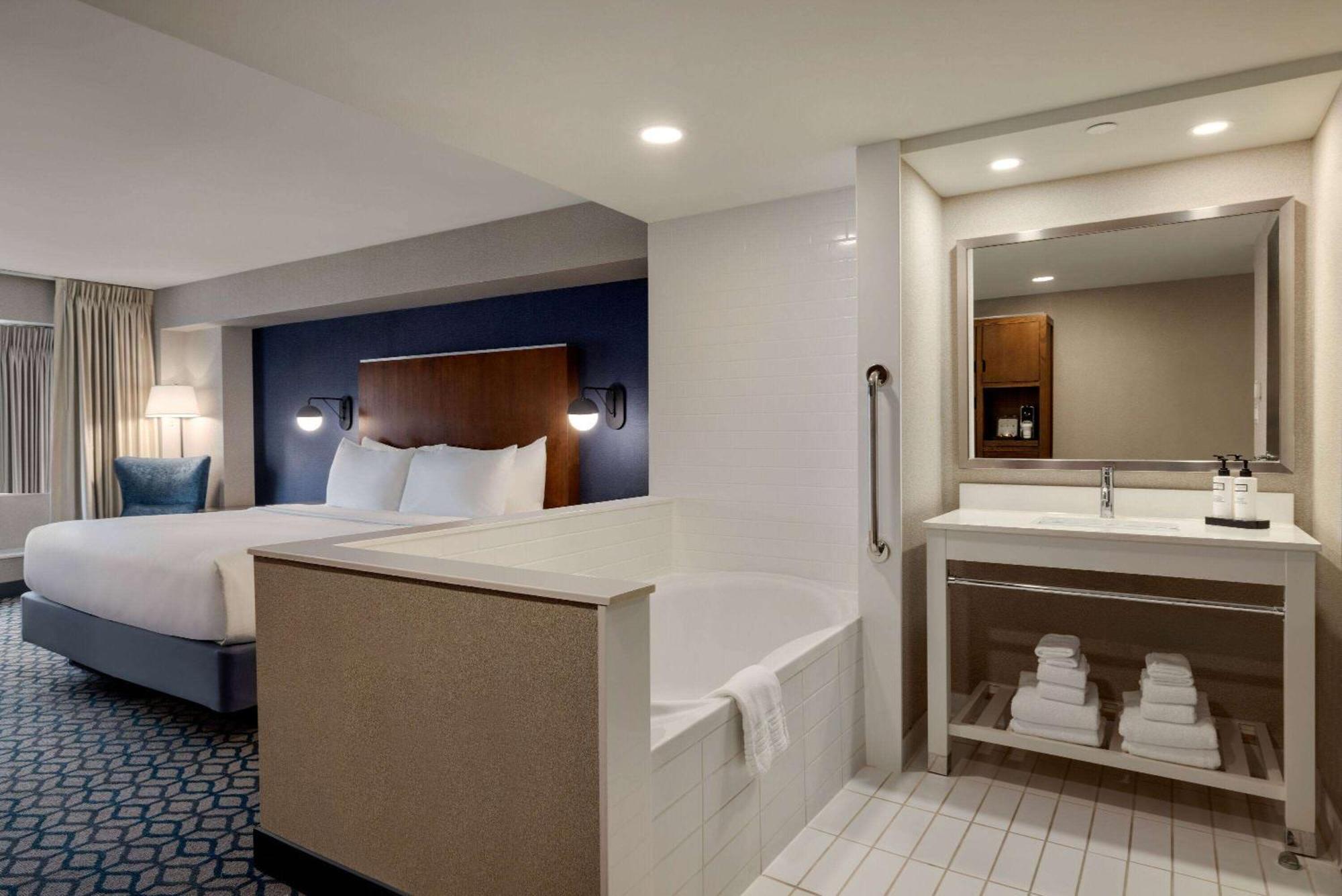 Hotel Wyndham Grand Fallsview Niagara Falls