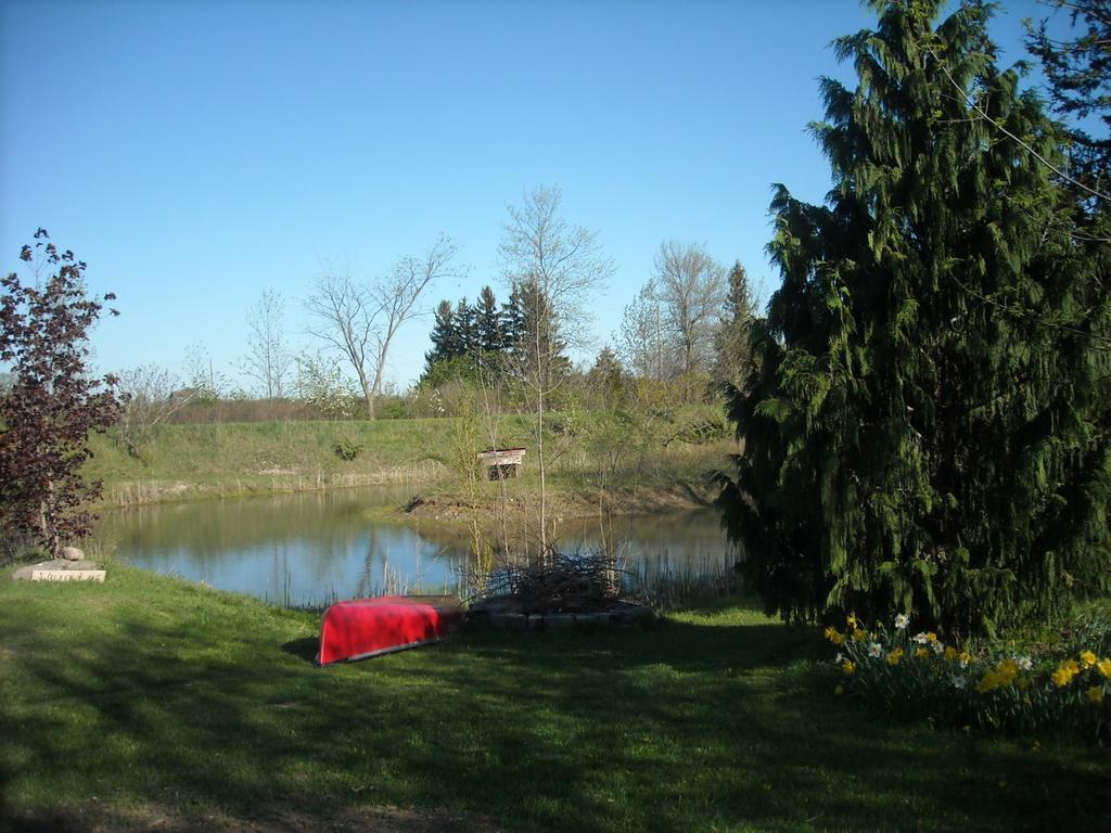 Bed & Breakfast Chalet On The Lake