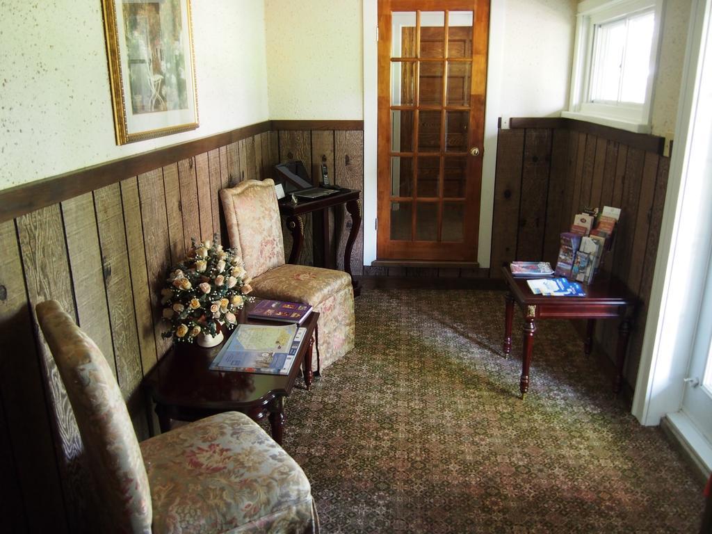 Bed & Breakfast Chalet On The Lake 4*