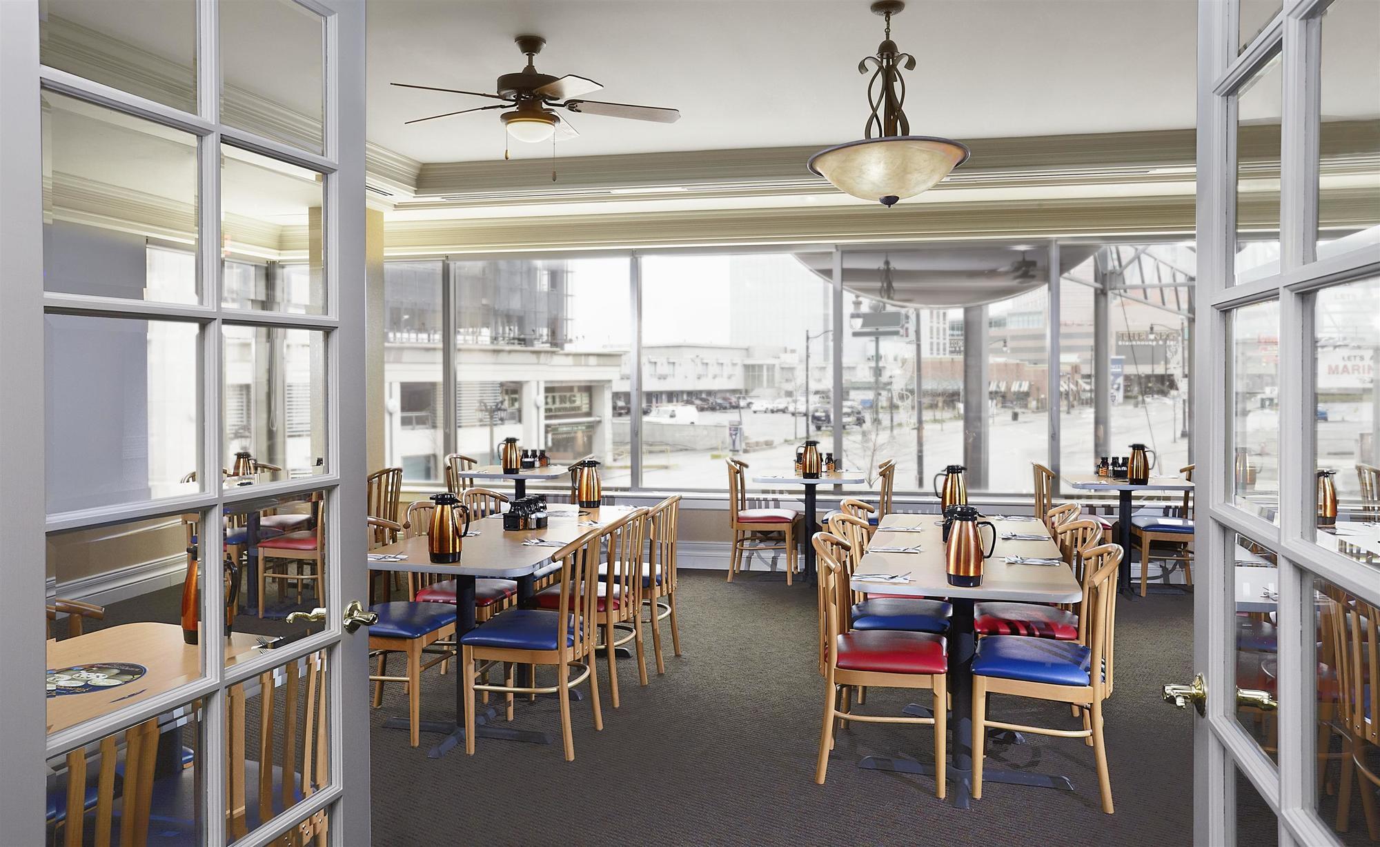 Hotel Wyndham Grand Fallsview 4*