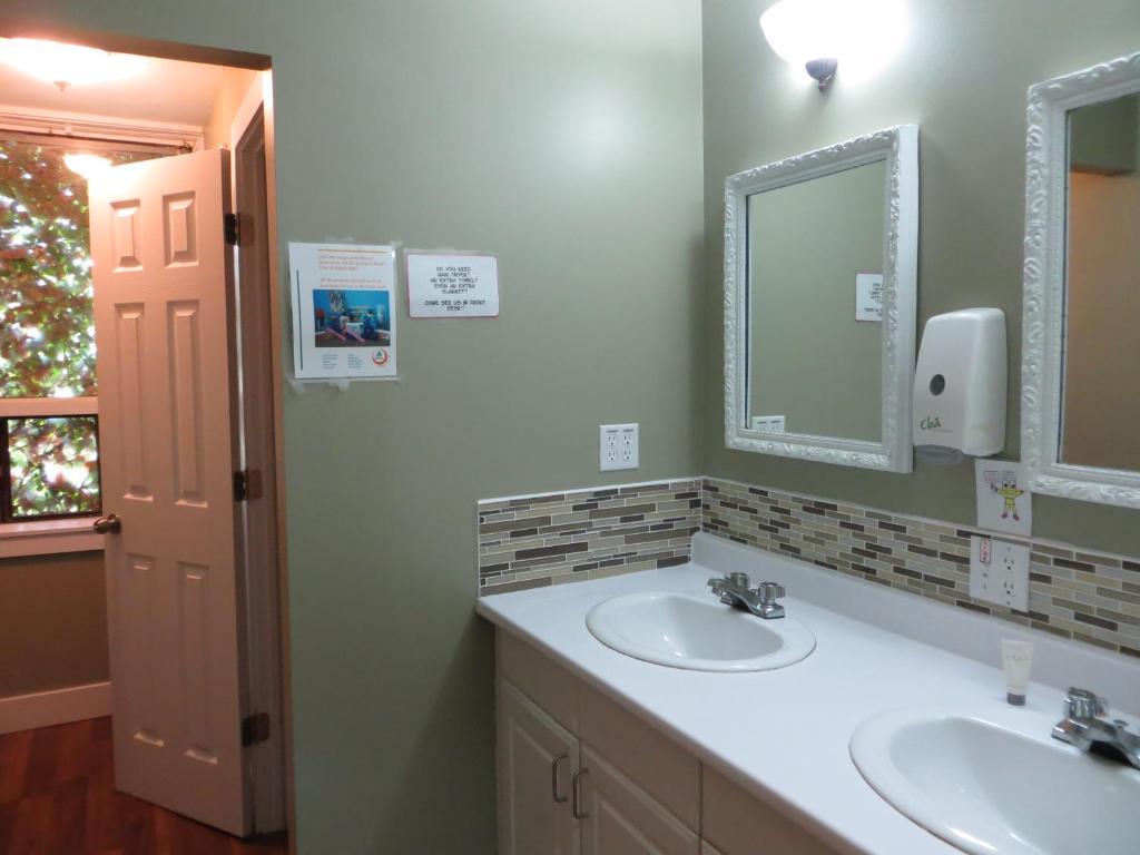 Hostelling International * Niagara Falls