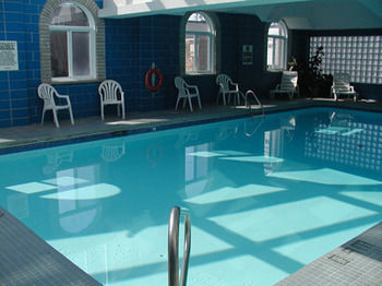 Super 8 By Wyndham By The Falls