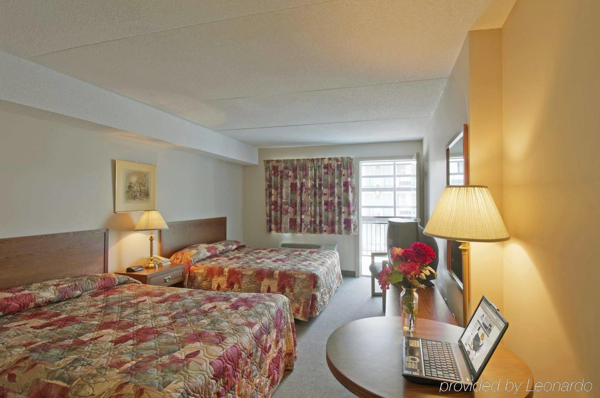 Hotel Super 8 By Wyndham By The Falls 2*