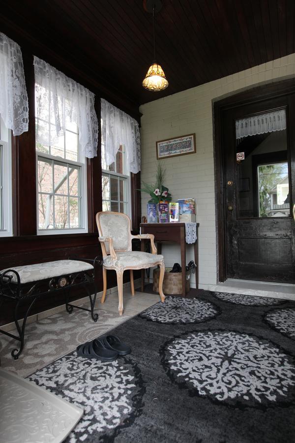 Bed & Breakfast Ambiance By The Falls