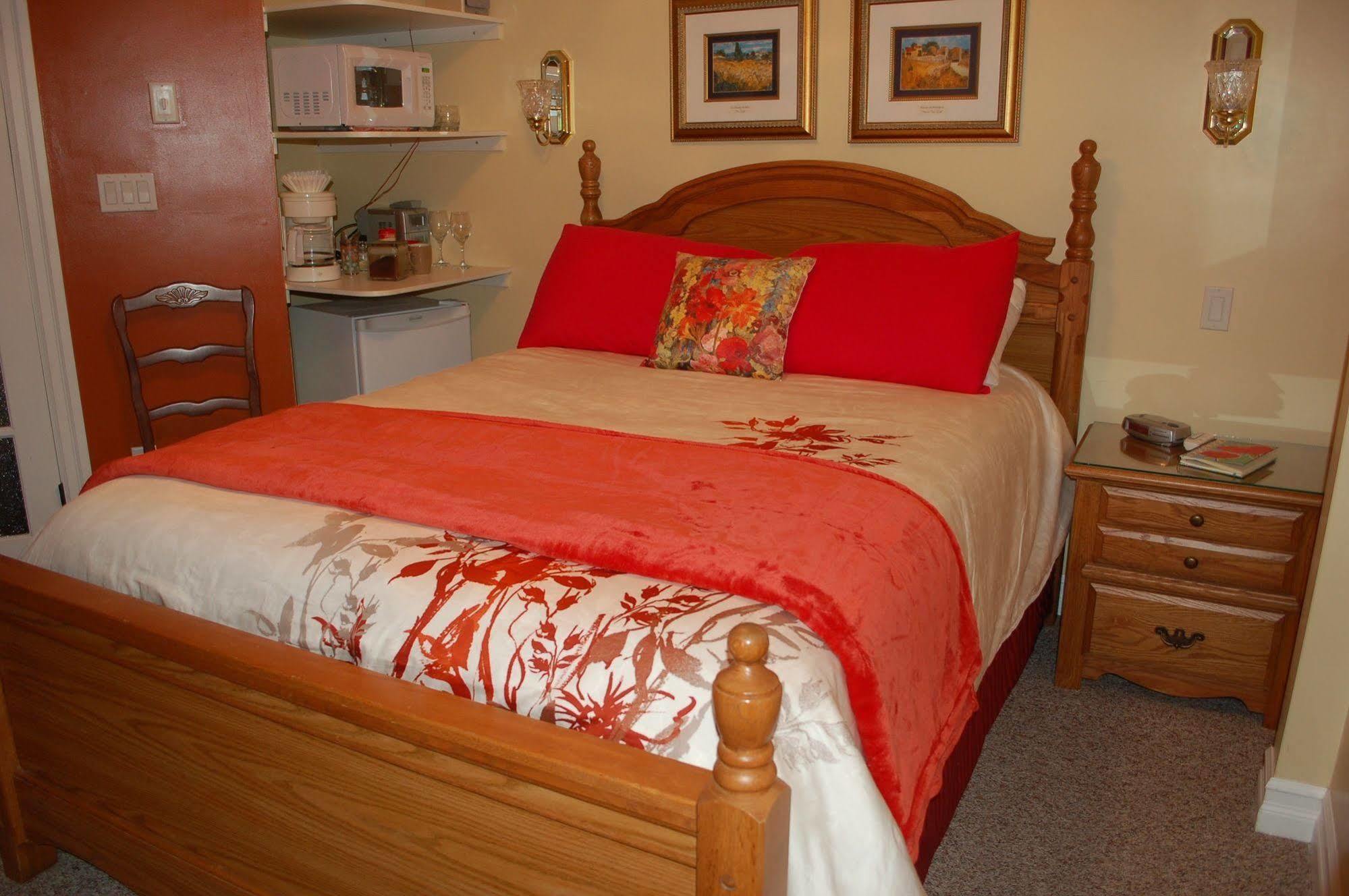 Accommodations Niagara Bed & Breakfast * Niagara Falls
