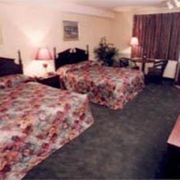 River Road Fireside Hotel 3*
