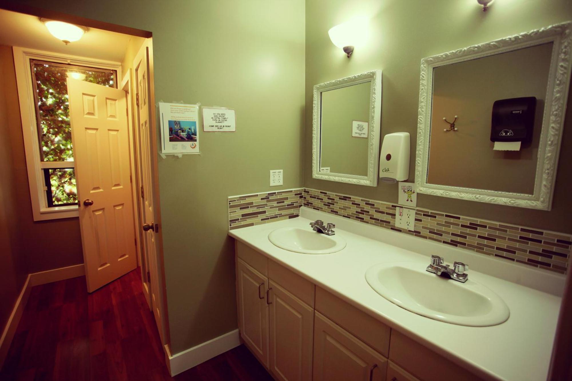 Hostelling International Niagara Falls