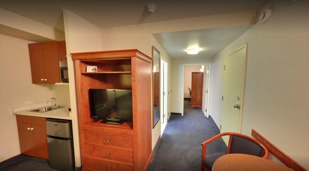 Days By Wyndham Centre St. By The Falls 3*